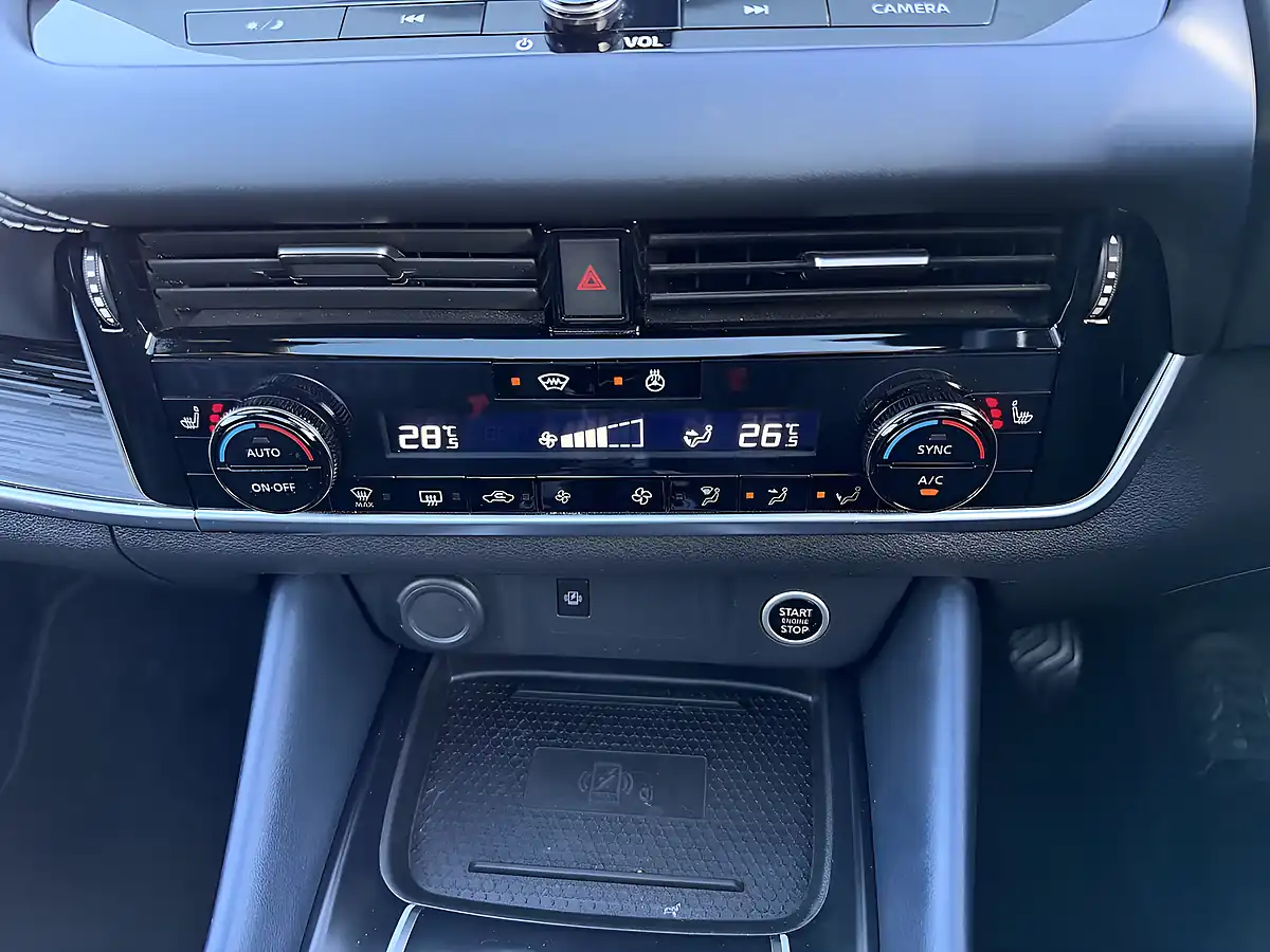 Used 2023 Nissan Qashqai Tekna+ Silver Metallic - Interior and Exterior details 14