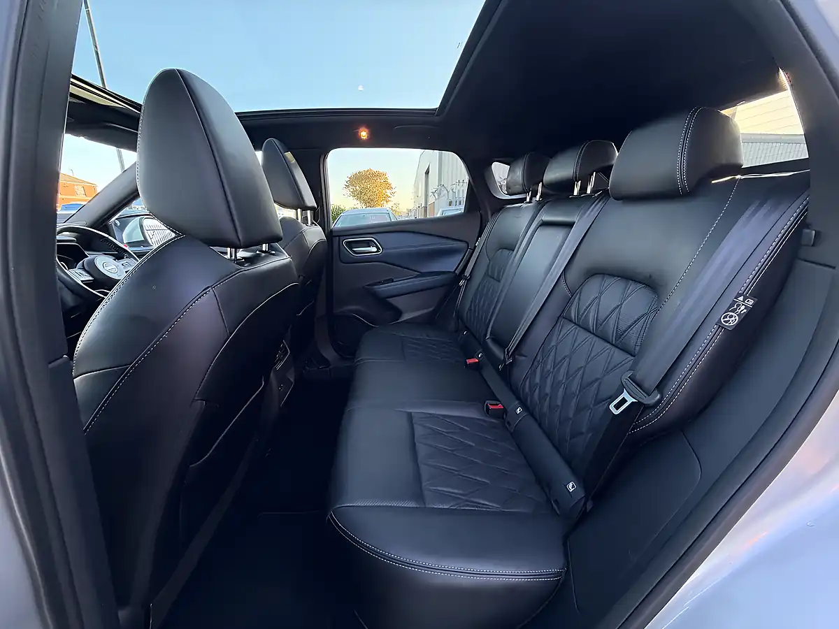 Used 2023 Nissan Qashqai Tekna+ Silver Metallic - Interior and Exterior details 15