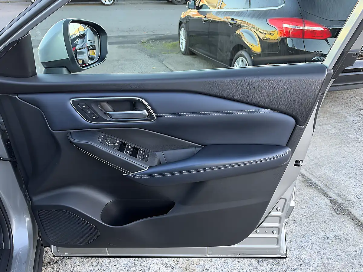 Used 2023 Nissan Qashqai Tekna+ Silver Metallic - Interior and Exterior details 16