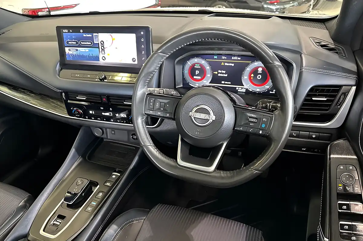 Used 2023 Nissan Qashqai Tekna Storm White - Interior and Exterior details 10