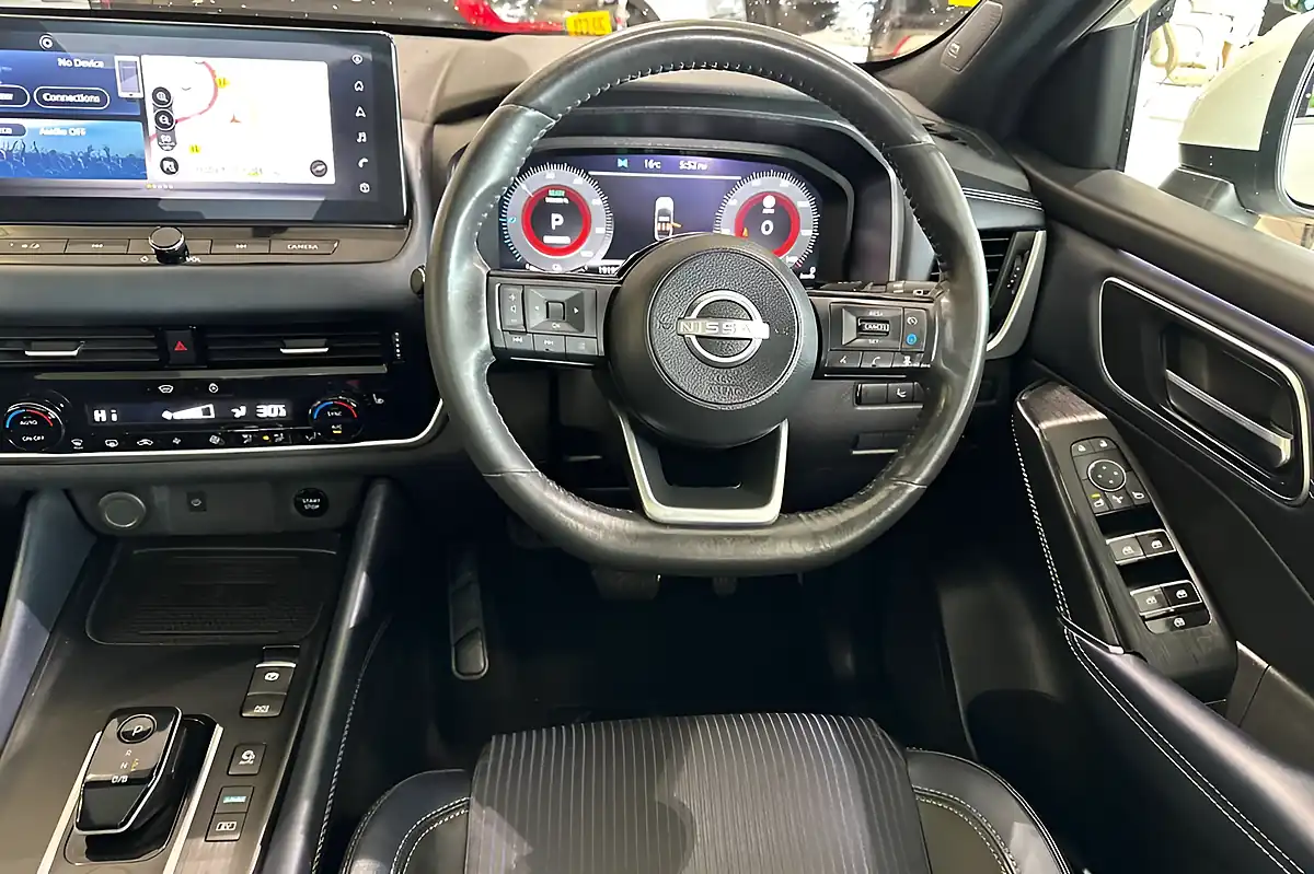 Used 2023 Nissan Qashqai Tekna Storm White - Interior and Exterior details 12