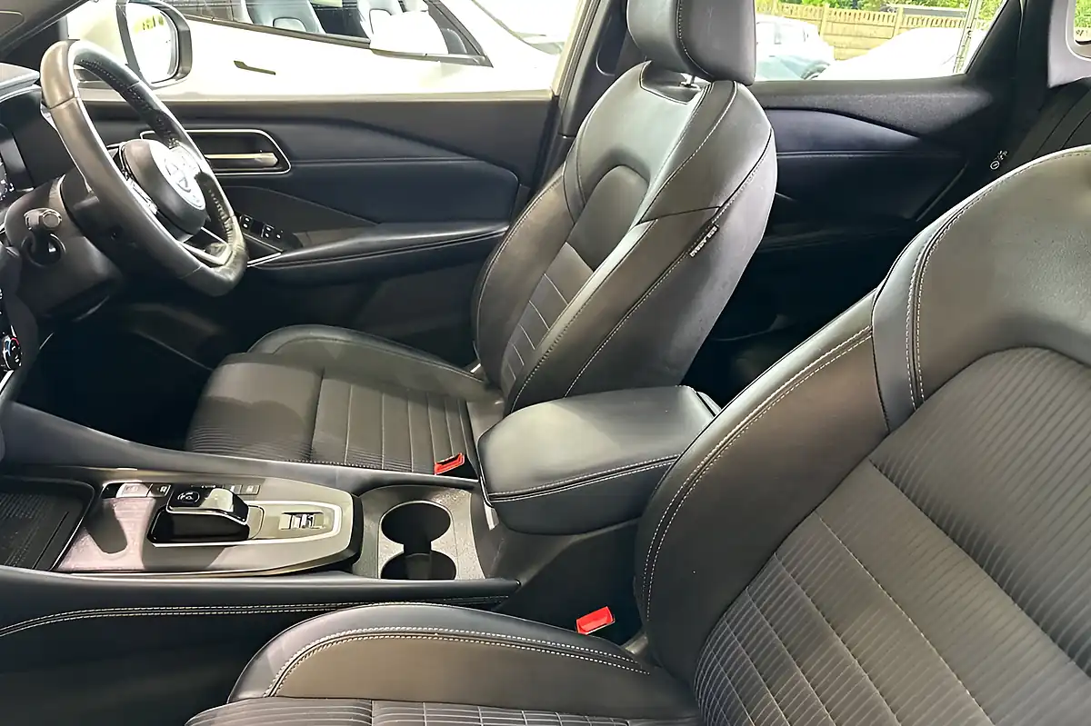 Used 2023 Nissan Qashqai Tekna Storm White - Interior and Exterior details 16