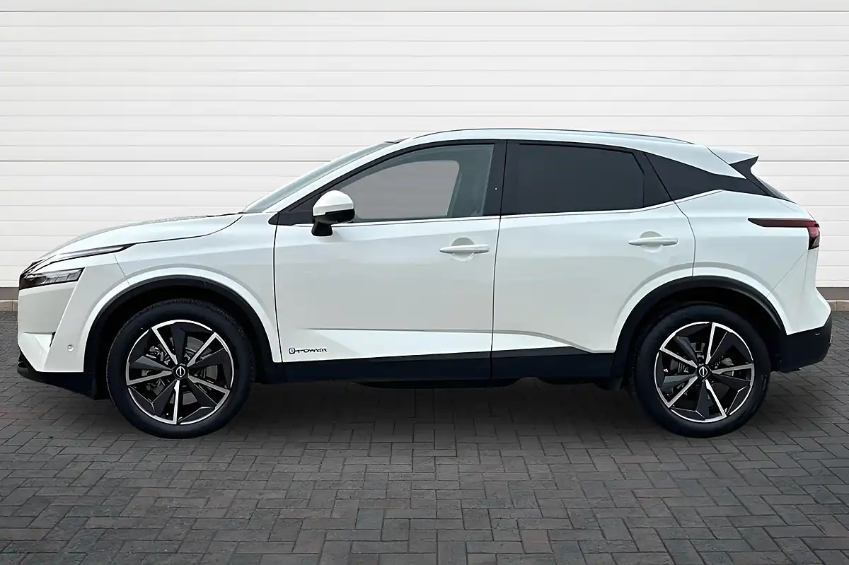 Used 2023 Nissan Qashqai Tekna Storm White - Interior and Exterior details 6