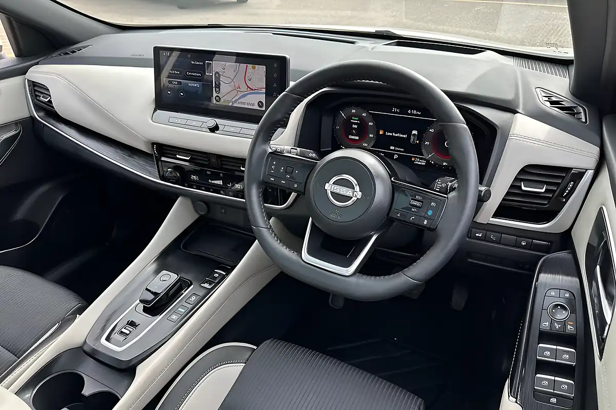 Used 2023 Nissan Qashqai Tekna Storm White - Interior and Exterior details 10