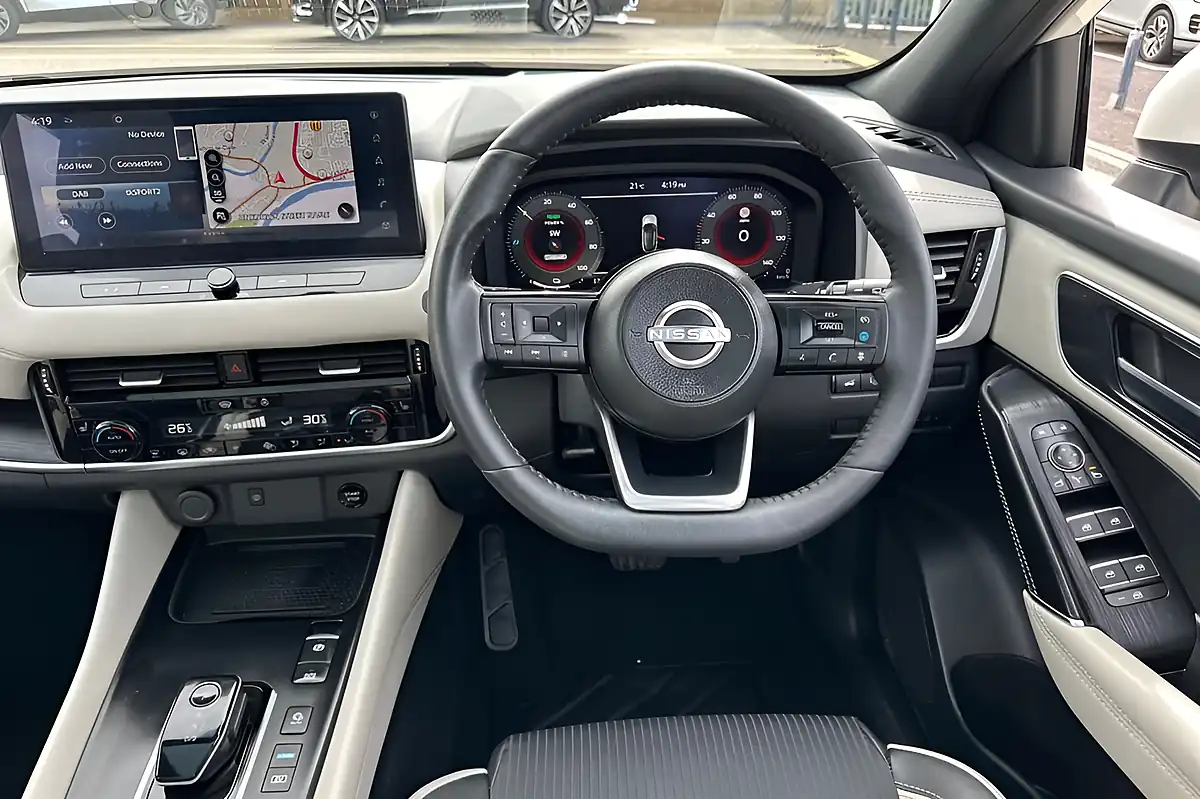 Used 2023 Nissan Qashqai Tekna Storm White - Interior and Exterior details 12