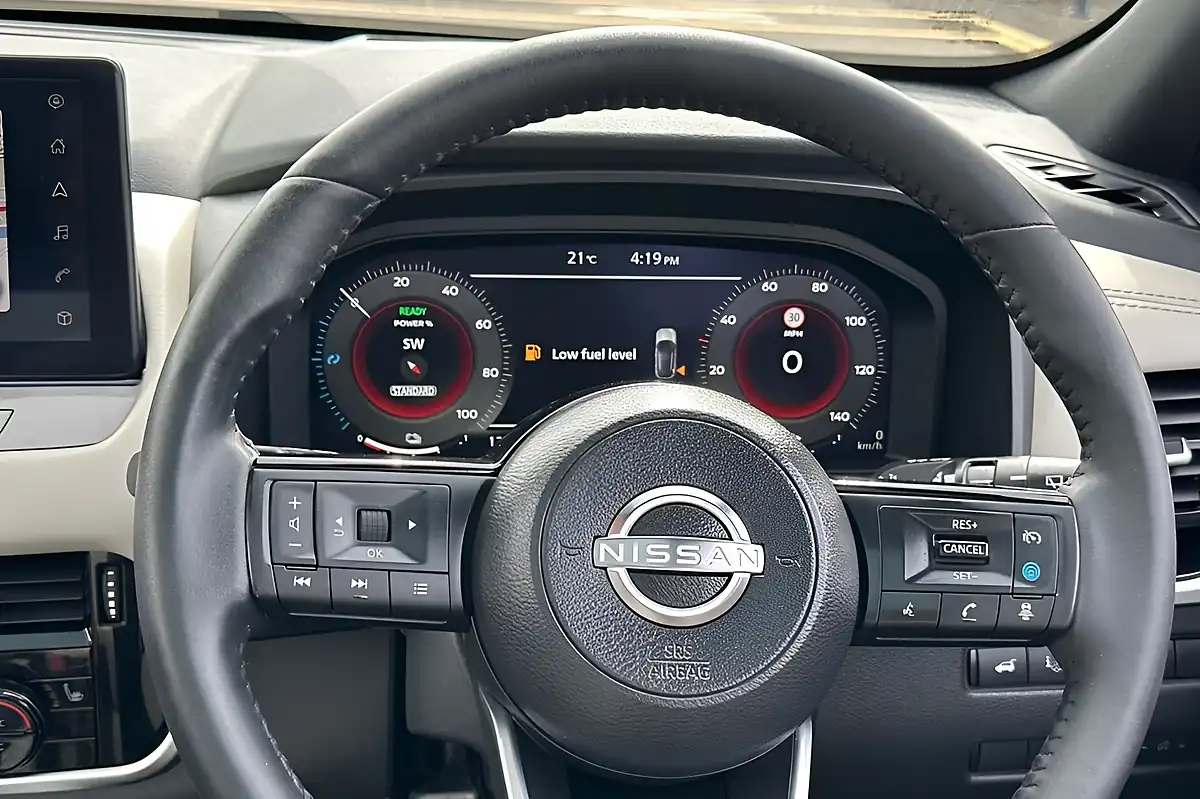 Used 2023 Nissan Qashqai Tekna Storm White - Interior and Exterior details 13