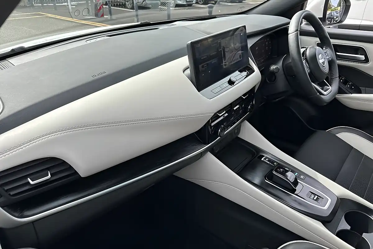 Used 2023 Nissan Qashqai Tekna Storm White - Interior and Exterior details 15