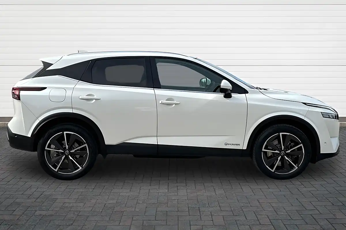 Used 2023 Nissan Qashqai Tekna Storm White - Interior and Exterior details 2