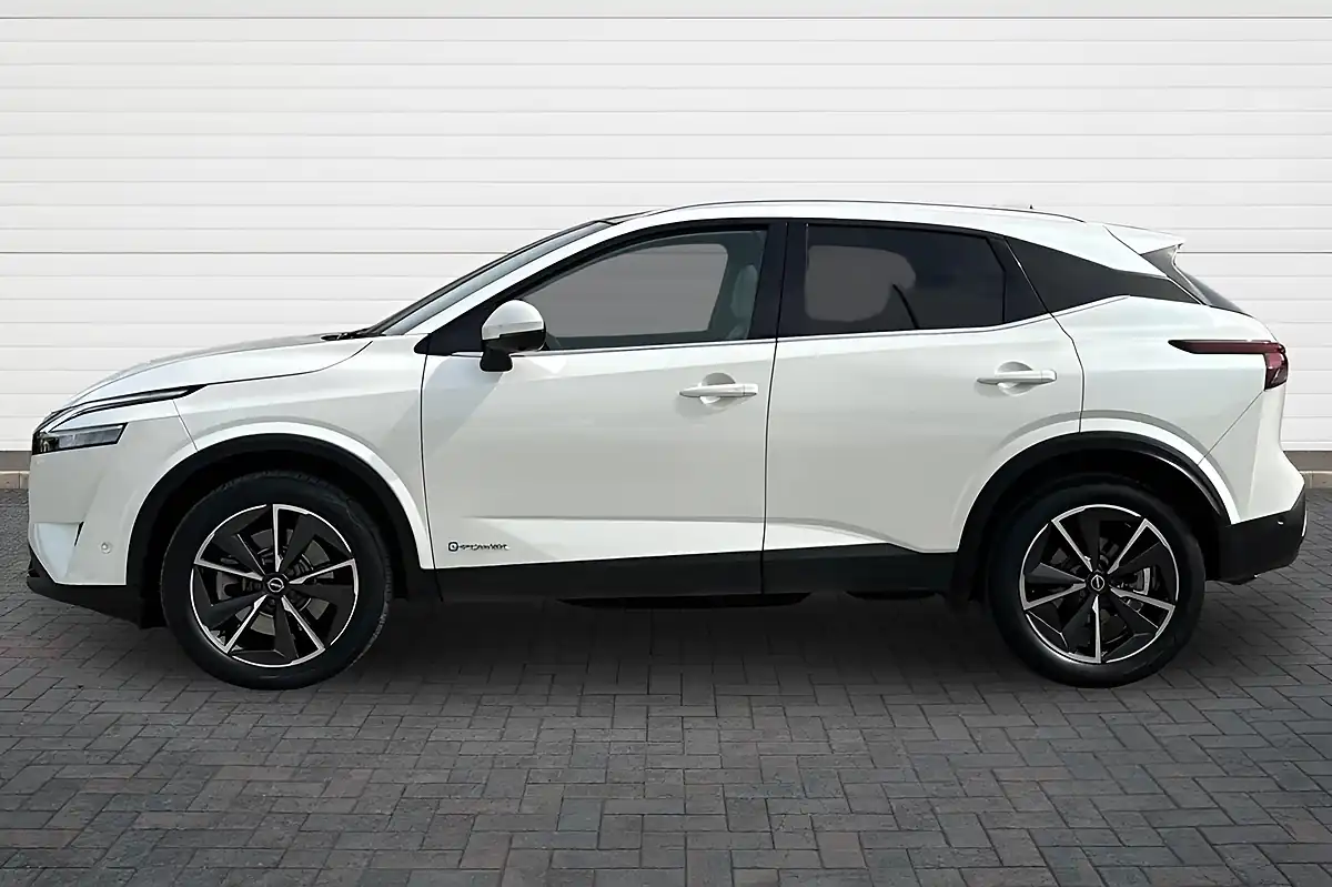 Used 2023 Nissan Qashqai Tekna Storm White - Interior and Exterior details 6