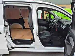 Used 2023 Nissan Townstar Acenta L1 White - Interior and Exterior details 10