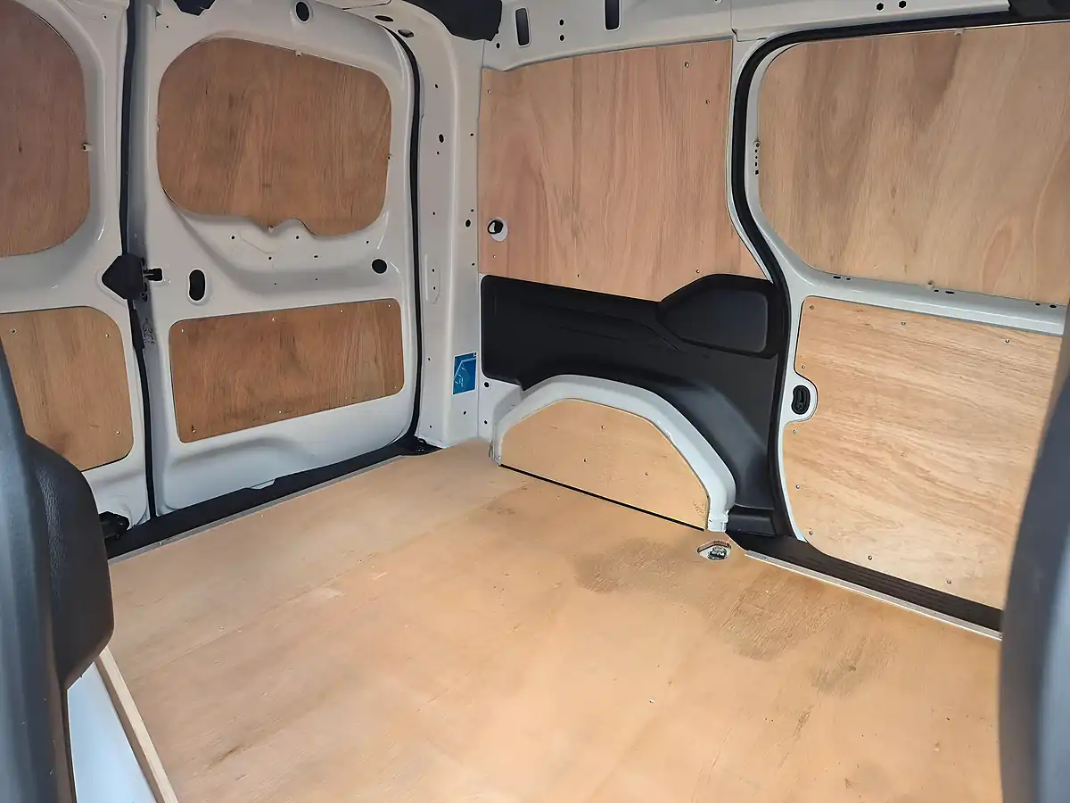 Used 2023 Nissan Townstar Acenta L1 White - Interior and Exterior details 11