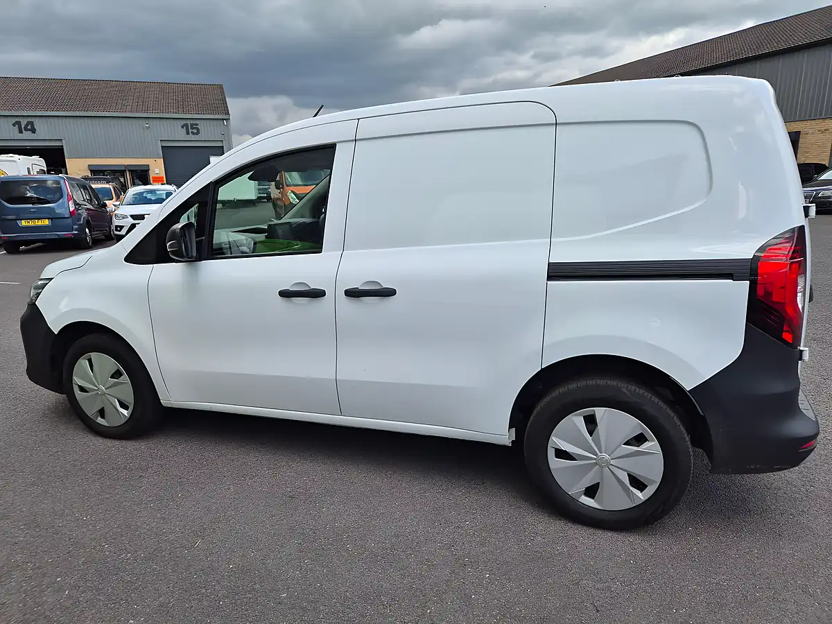 Used 2023 Nissan Townstar Acenta L1 White - Interior and Exterior details 15