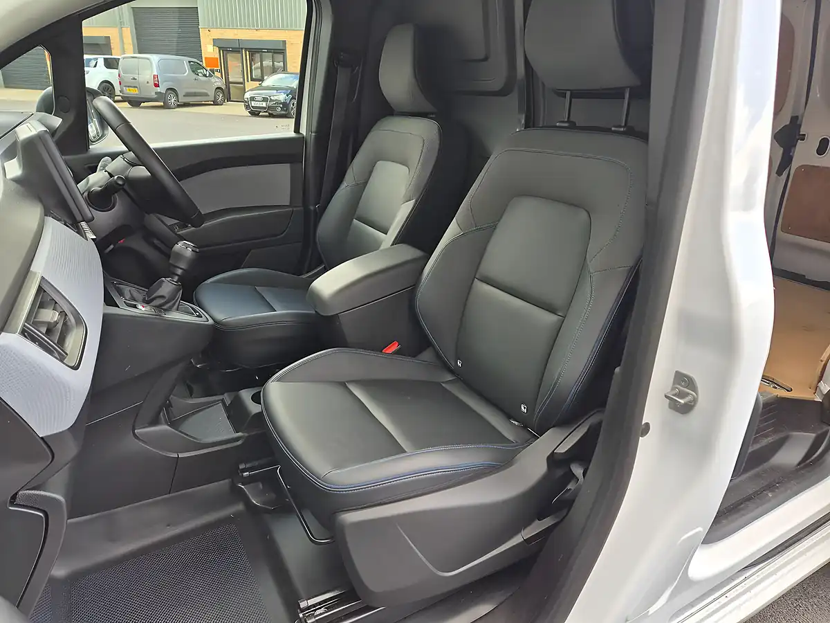 Used 2023 Nissan Townstar Acenta L1 White - Interior and Exterior details 18