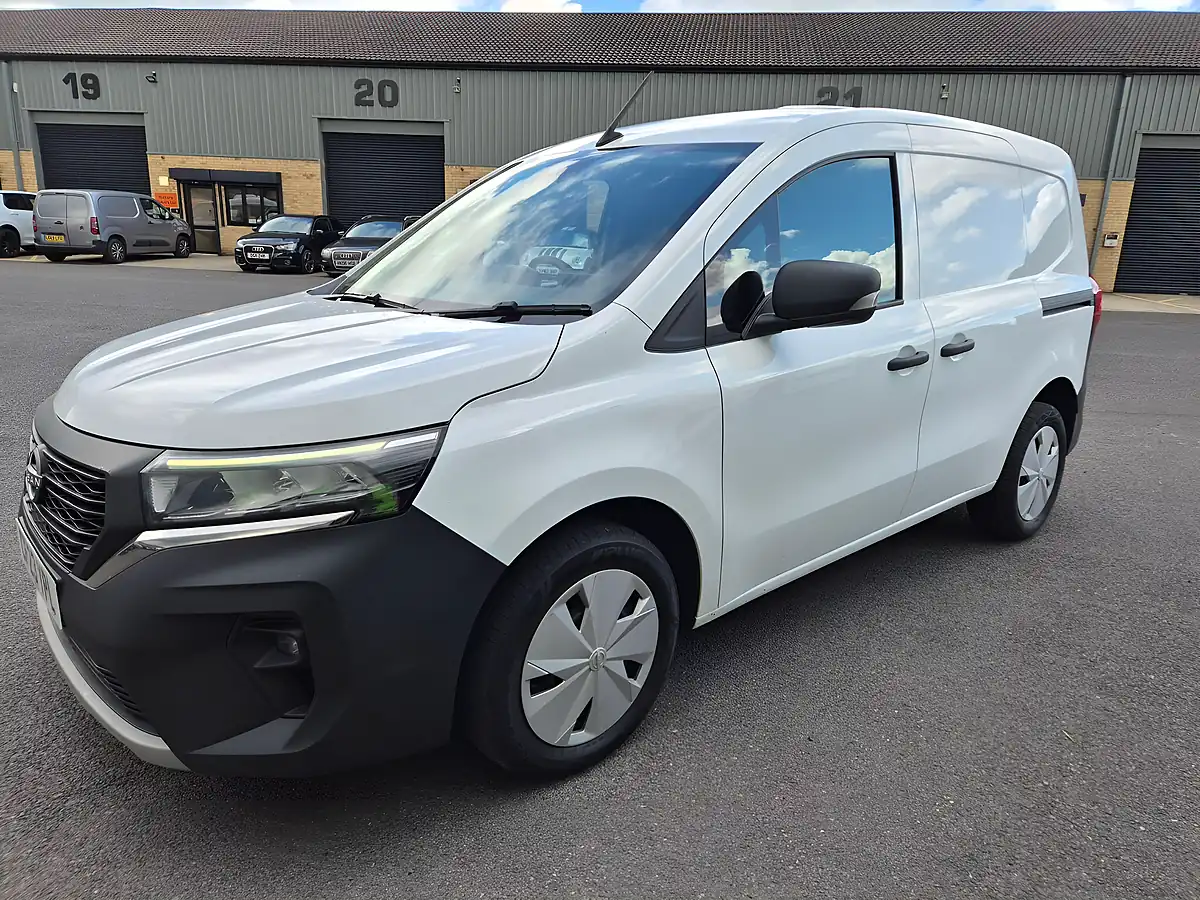 Used 2023 Nissan Townstar Acenta L1 White - Interior and Exterior details 19