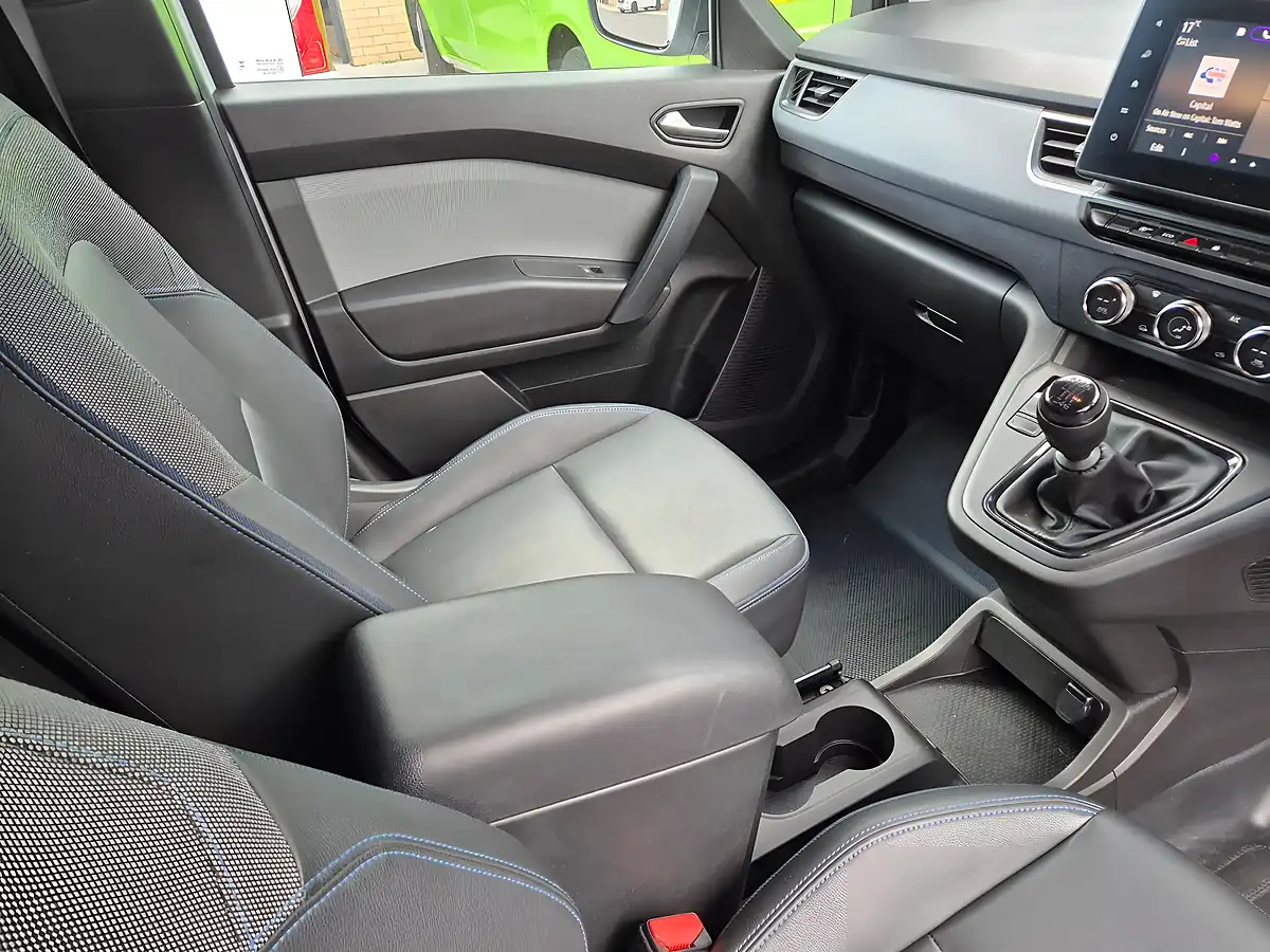 Used 2023 Nissan Townstar Acenta L1 White - Interior and Exterior details 7