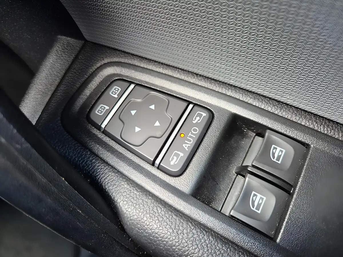 Used 2023 Nissan Townstar Acenta L1 White - Interior and Exterior details 8