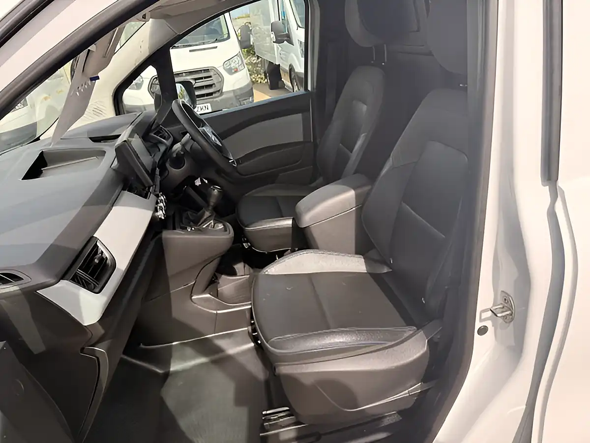 Used 2023 Nissan Townstar Acenta White - Interior and Exterior details 15