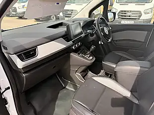 Used 2023 Nissan Townstar Acenta White - Interior and Exterior details 17