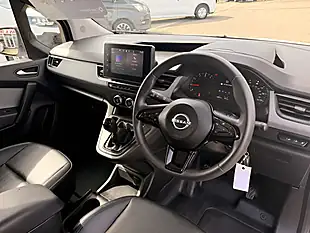 Used 2023 Nissan Townstar Acenta White - Interior and Exterior details 19