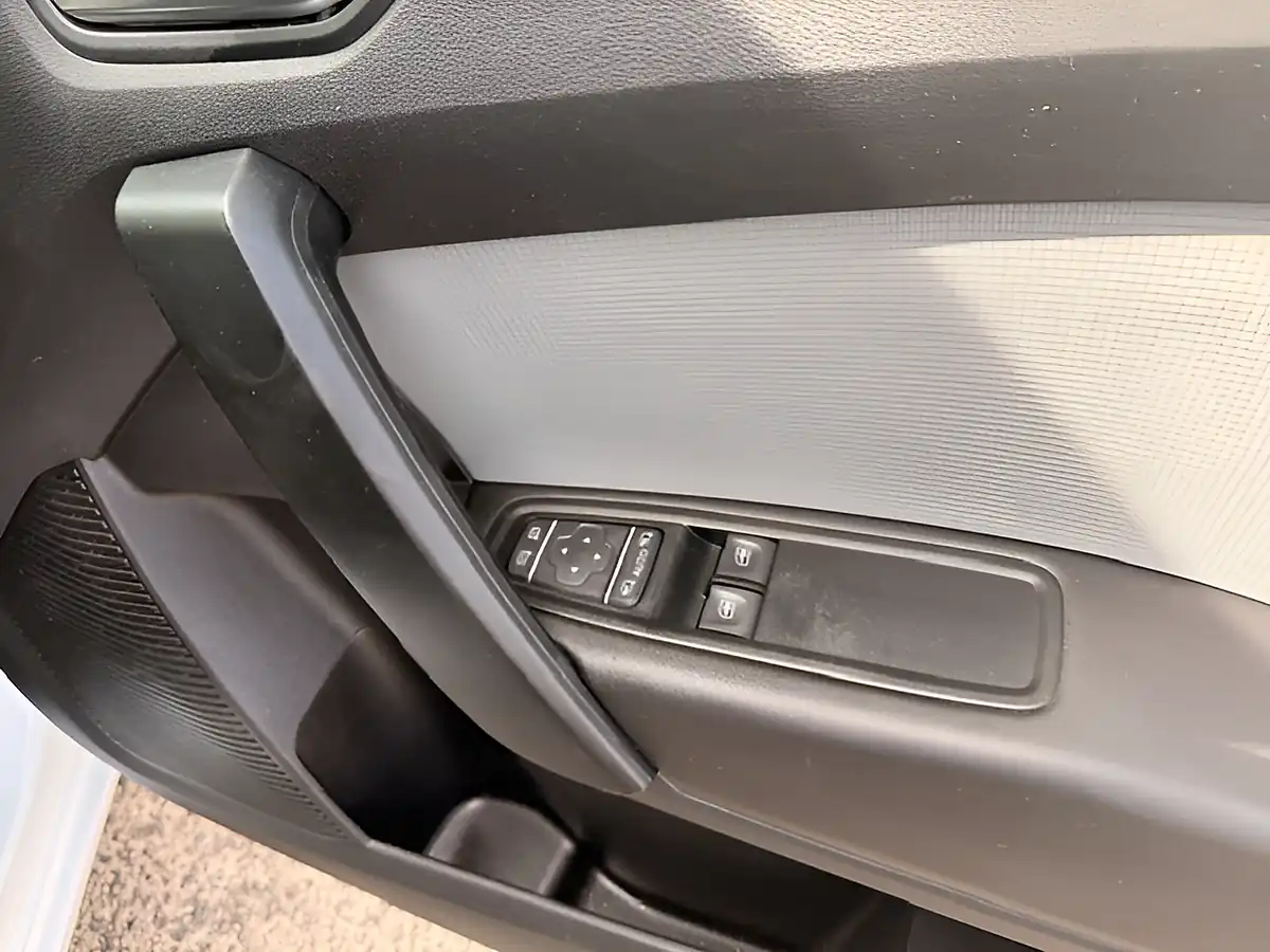Used 2023 Nissan Townstar Acenta White - Interior and Exterior details 20