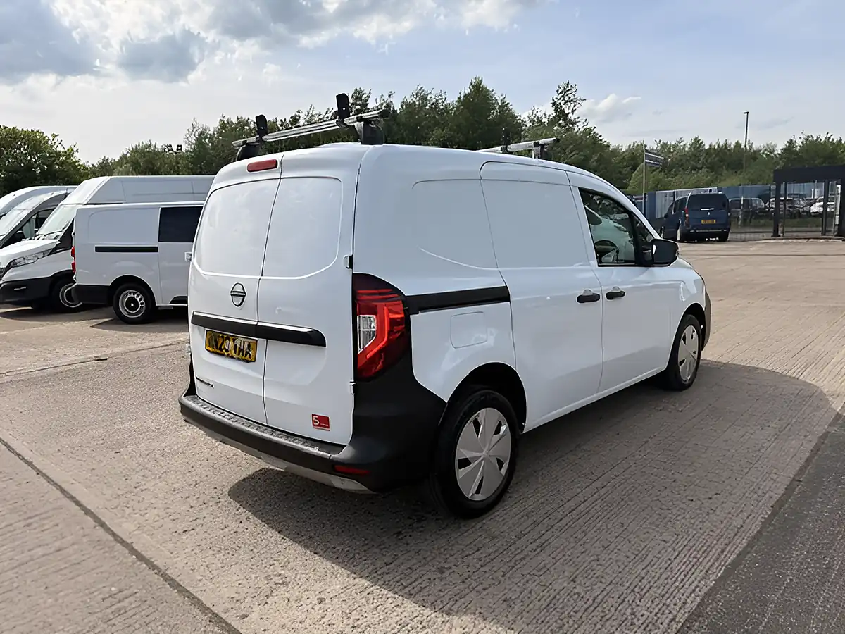 Used 2023 Nissan Townstar Acenta White - Interior and Exterior details 4