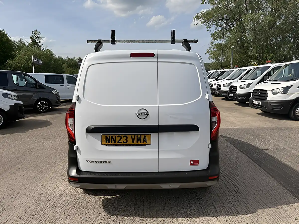 Used 2023 Nissan Townstar Acenta White - Interior and Exterior details 5