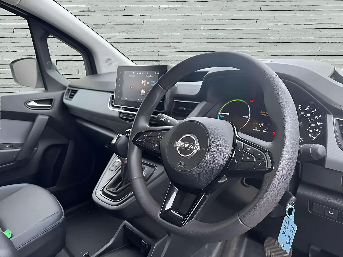 Used 2023 Nissan Townstar Acenta White - Interior and Exterior details 10