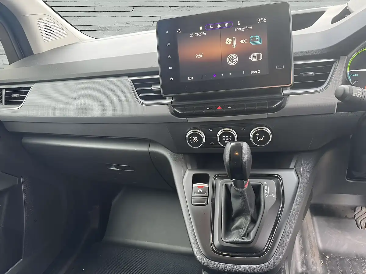 Used 2023 Nissan Townstar Acenta White - Interior and Exterior details 12