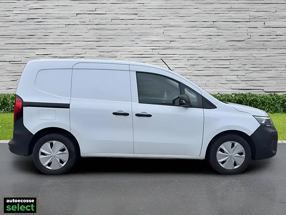 Used 2023 Nissan Townstar Acenta White - Interior and Exterior details 3
