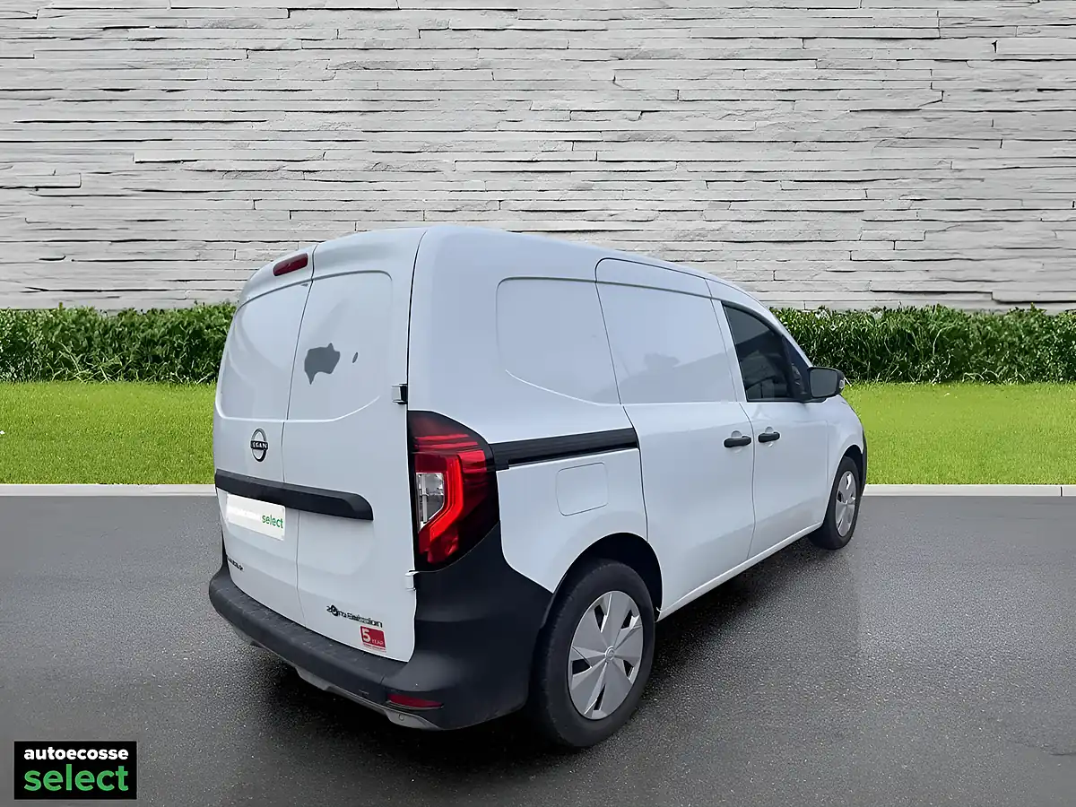 Used 2023 Nissan Townstar Acenta White - Interior and Exterior details 4