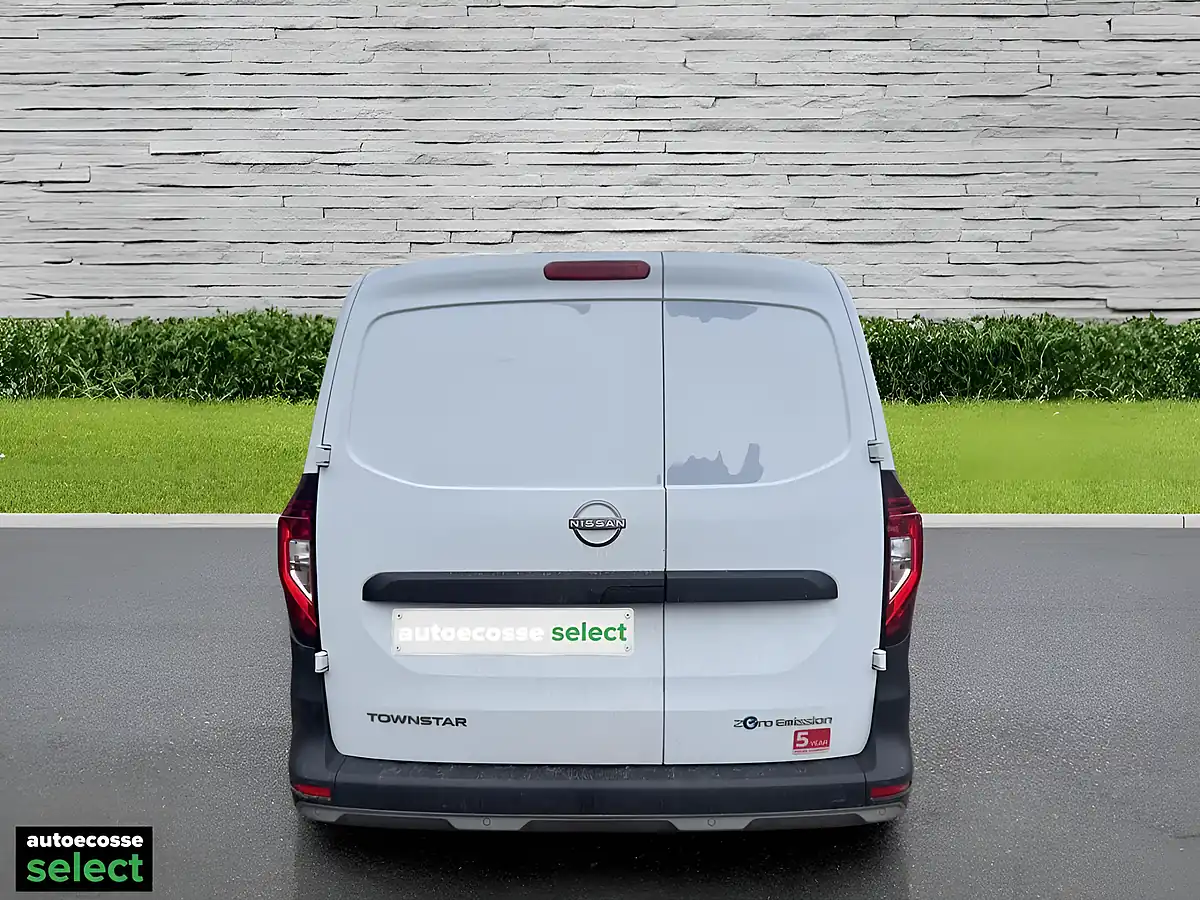 Used 2023 Nissan Townstar Acenta White - Interior and Exterior details 5