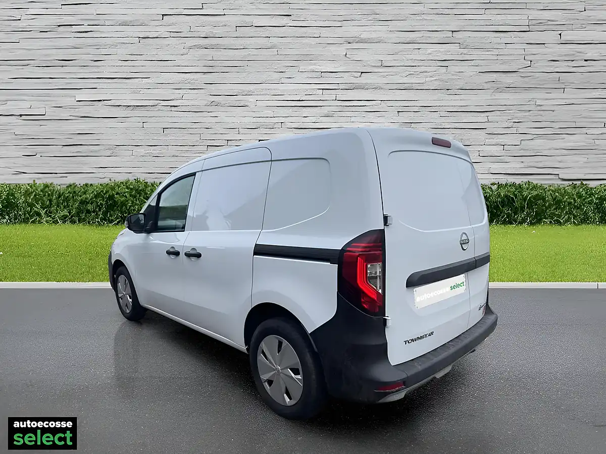 Used 2023 Nissan Townstar Acenta White - Interior and Exterior details 6
