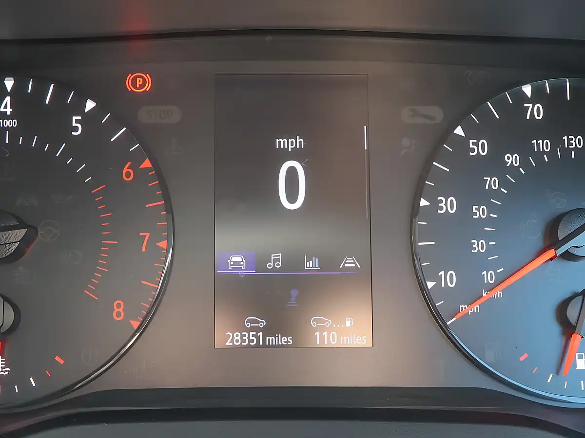 Used 2023 Nissan Townstar Acenta White - Interior and Exterior details 12