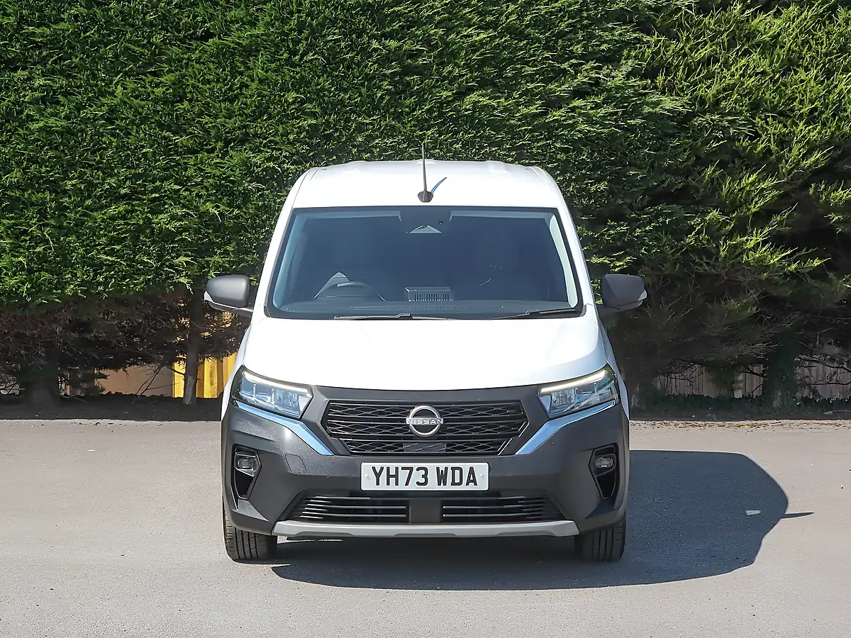 Used 2023 Nissan Townstar Acenta White - Interior and Exterior details 3