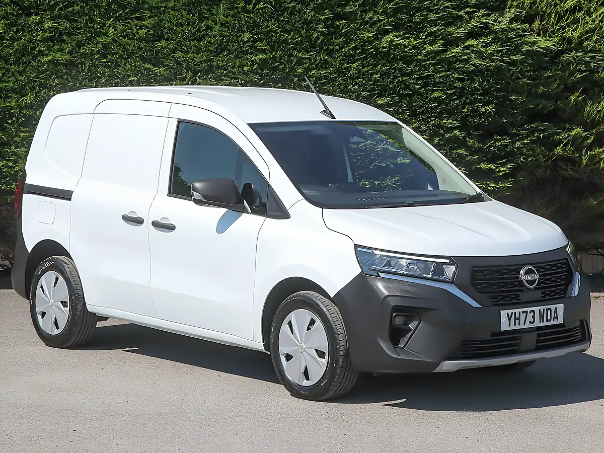 Used 2023 Nissan Townstar Acenta White - Interior and Exterior details 4