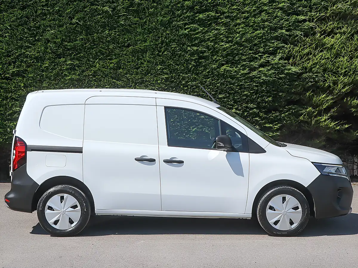 Used 2023 Nissan Townstar Acenta White - Interior and Exterior details 5