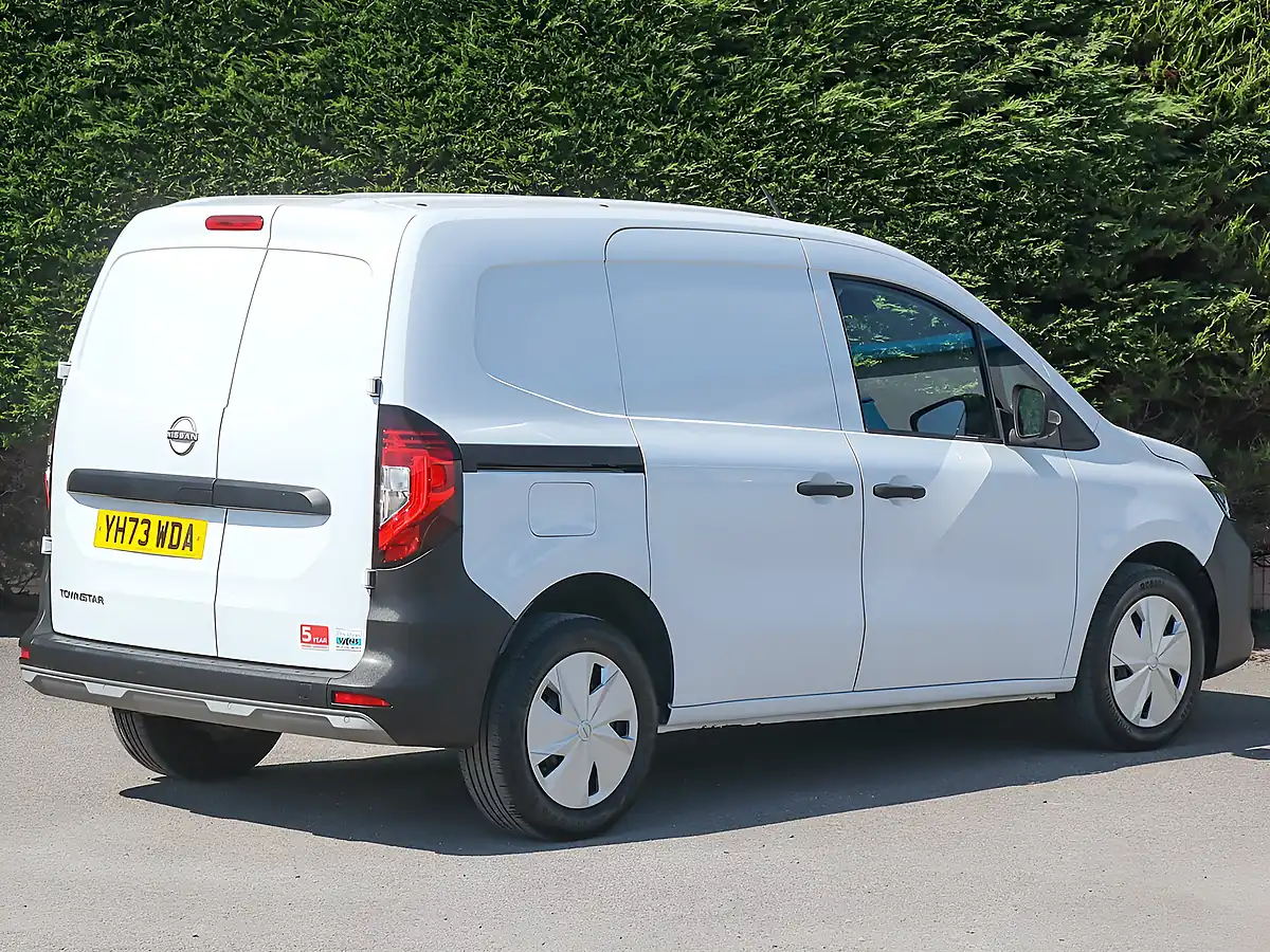 Used 2023 Nissan Townstar Acenta White - Interior and Exterior details 8