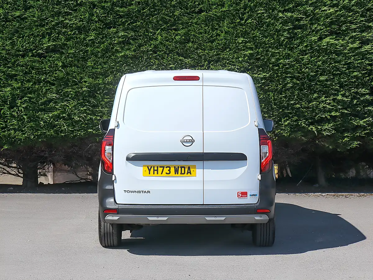 Used 2023 Nissan Townstar Acenta White - Interior and Exterior details 9