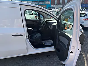Used 2023 Nissan Townstar Acenta White - Interior and Exterior details 10