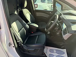 Used 2023 Nissan Townstar Acenta White - Interior and Exterior details 11