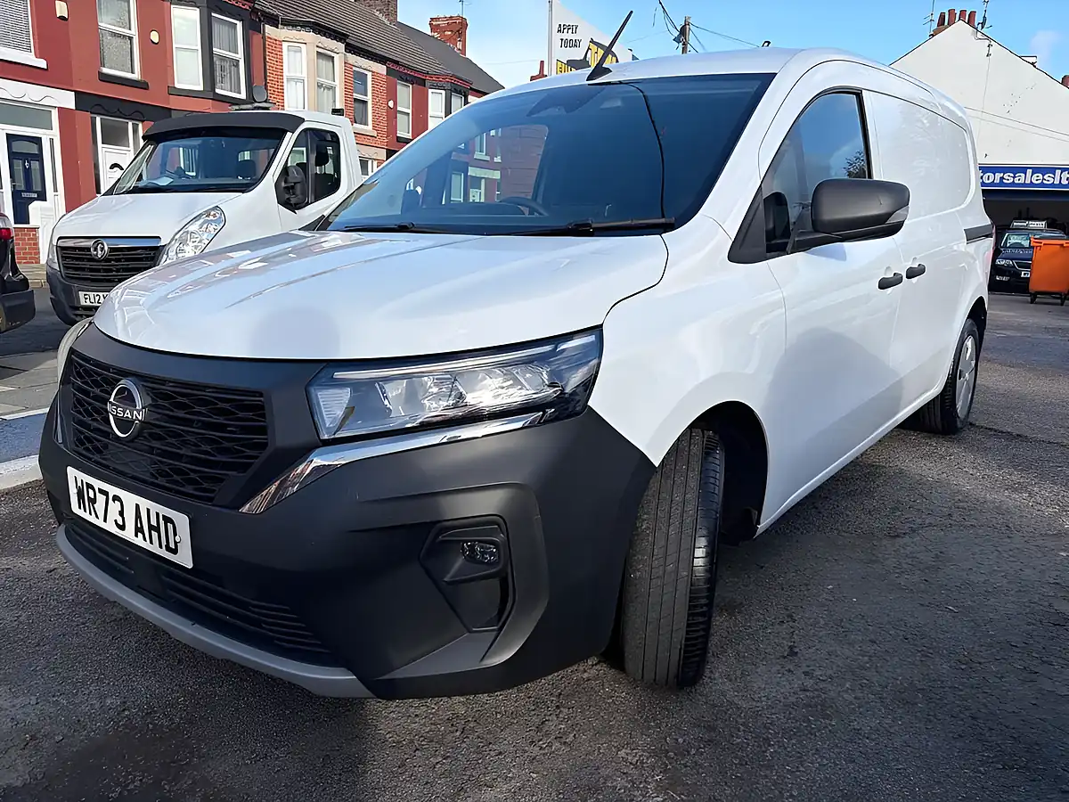 Used 2023 Nissan Townstar Acenta White - Interior and Exterior details 3