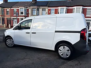 Used 2023 Nissan Townstar Acenta White - Interior and Exterior details 4