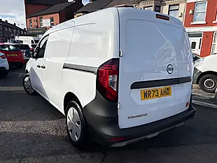 Used 2023 Nissan Townstar Acenta White - Interior and Exterior details 5