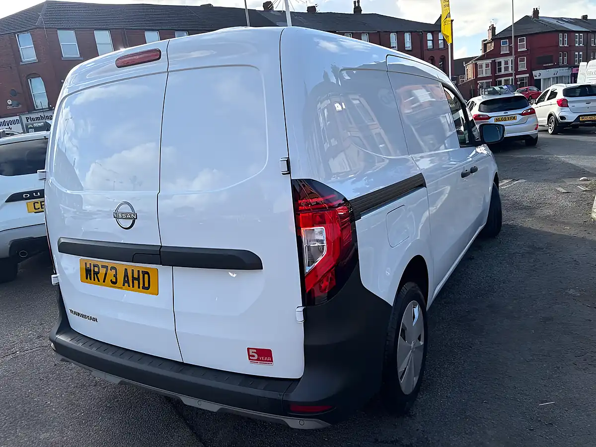 Used 2023 Nissan Townstar Acenta White - Interior and Exterior details 7