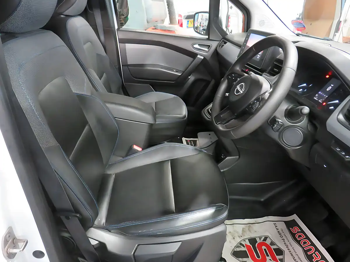 Used 2023 Nissan Townstar Tekna L1 White - Interior and Exterior details 10