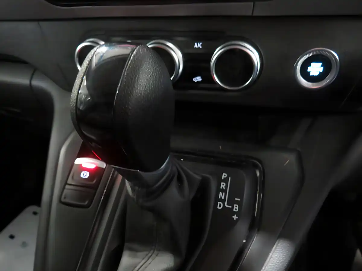 Used 2023 Nissan Townstar Tekna L1 White - Interior and Exterior details 12