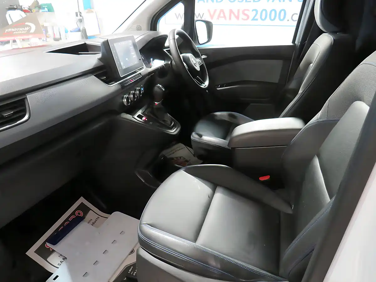 Used 2023 Nissan Townstar Tekna L1 White - Interior and Exterior details 15