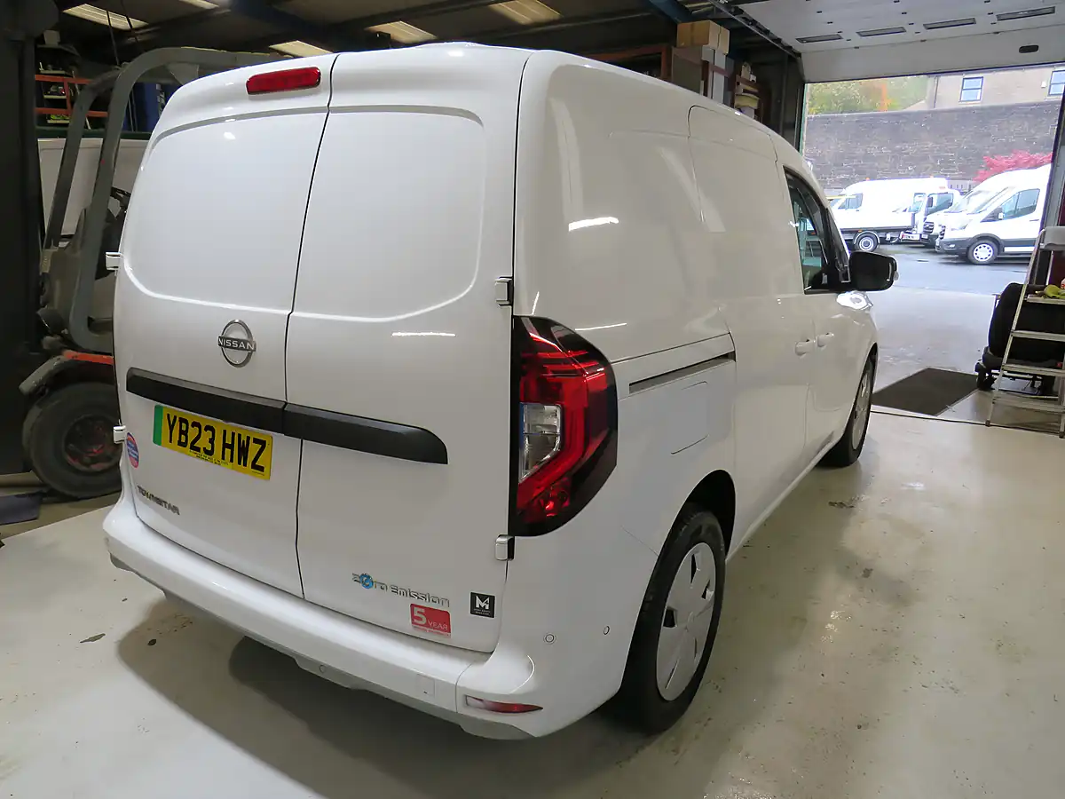 Used 2023 Nissan Townstar Tekna L1 White - Interior and Exterior details 3