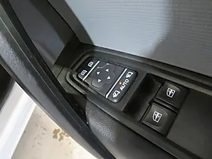 Used 2023 Nissan Townstar Tekna L1 White - Interior and Exterior details 9