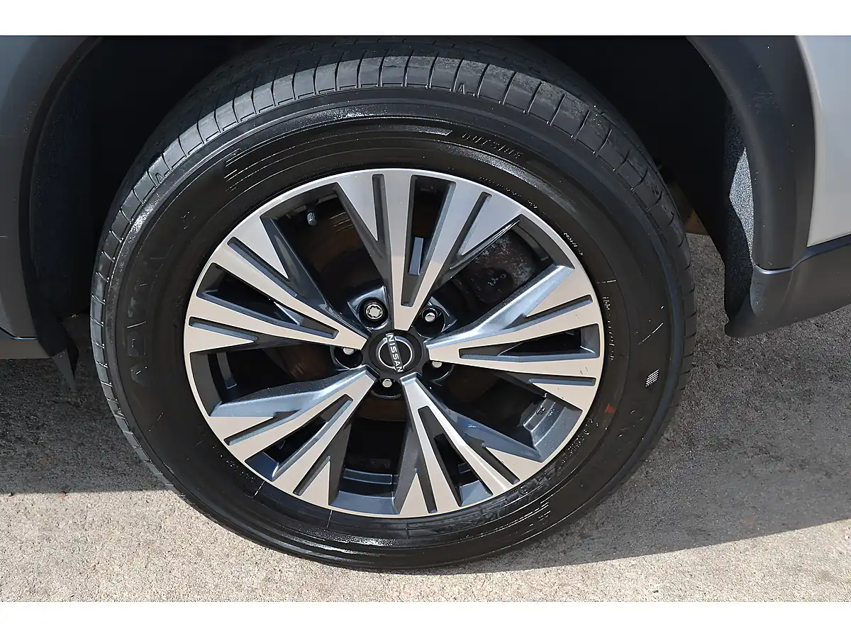 Used 2023 Nissan X-Trail Acenta Premium Silver - Interior and Exterior details 10